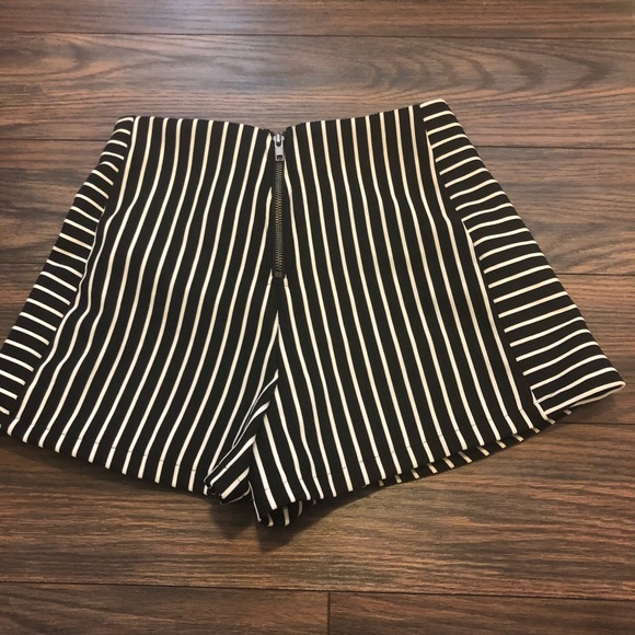 LF seek the label black white striped skor… - Picture 3 of 4
